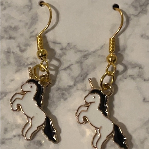 🔴Handmade Unicorn Earrings🦄 - Picture 3 of 3